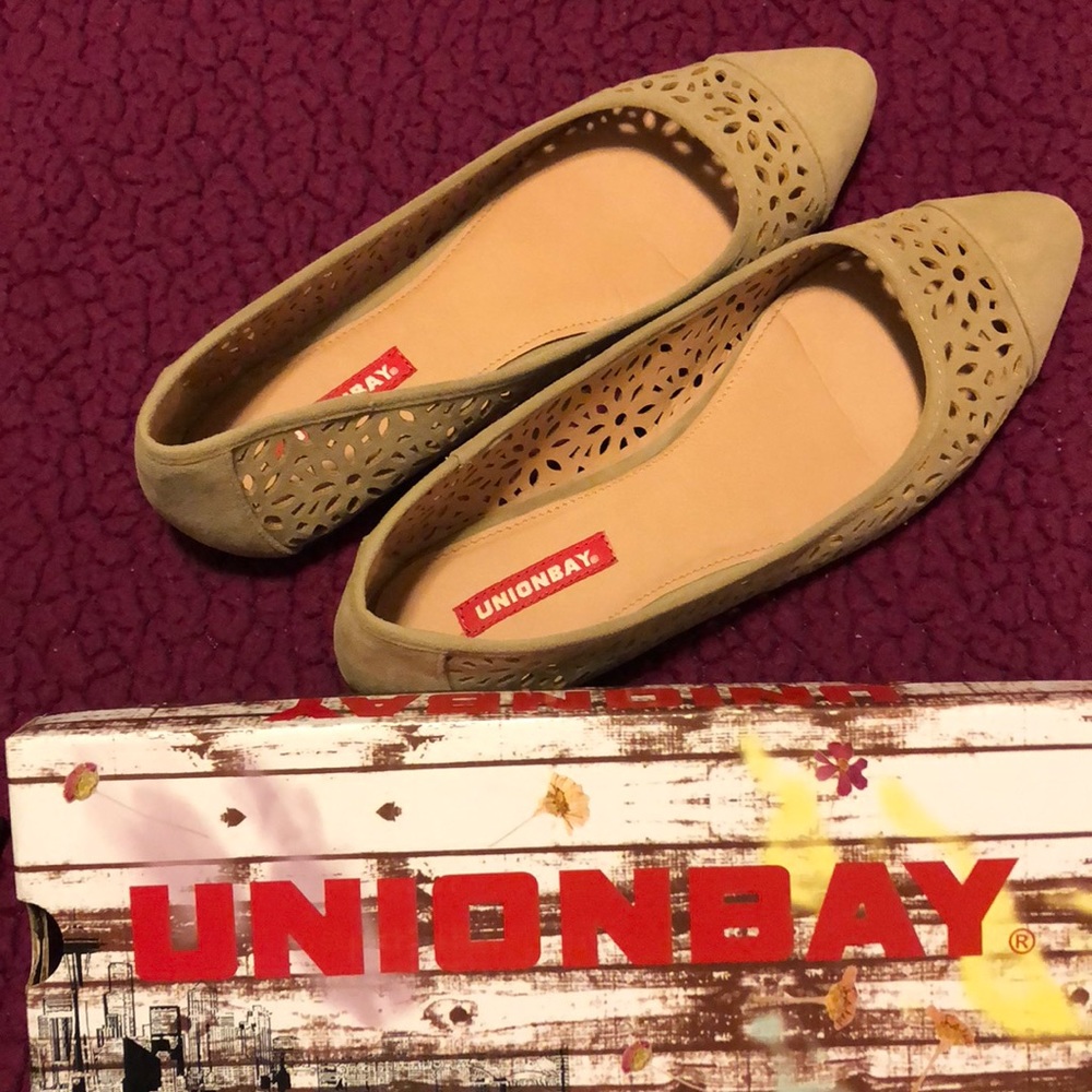 EUC Union bay Taupe Women’s Size 10 Flats